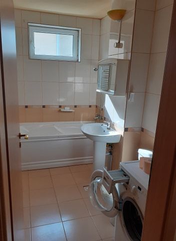 Vând apartament 3 camere în Florești