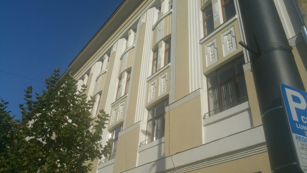 Persoana fizica vand apartament central,3 camere 93 mp strada Horea