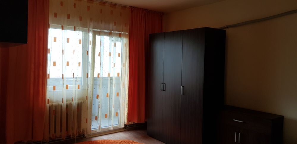 PF vand apartament 3 camere decomandat Piata Ion Mester