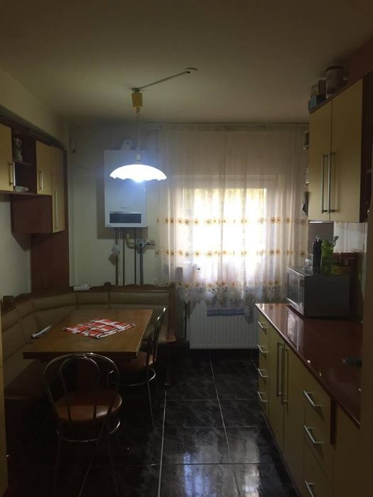 Persoana fizica Vând Apartament 4 camere Zona Centrala