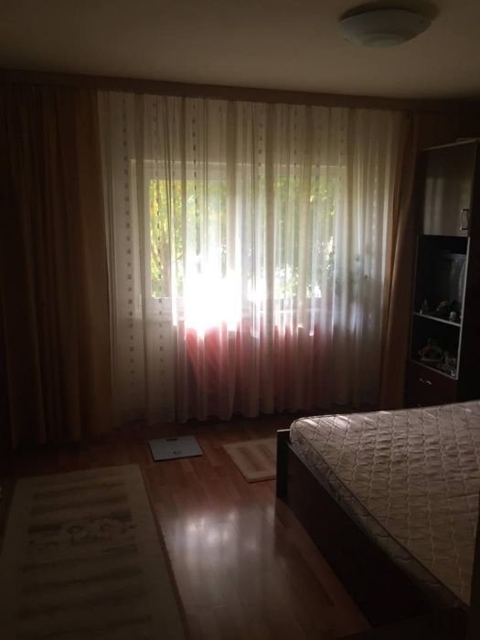 Persoana fizica Vând Apartament 4 camere Zona Centrala