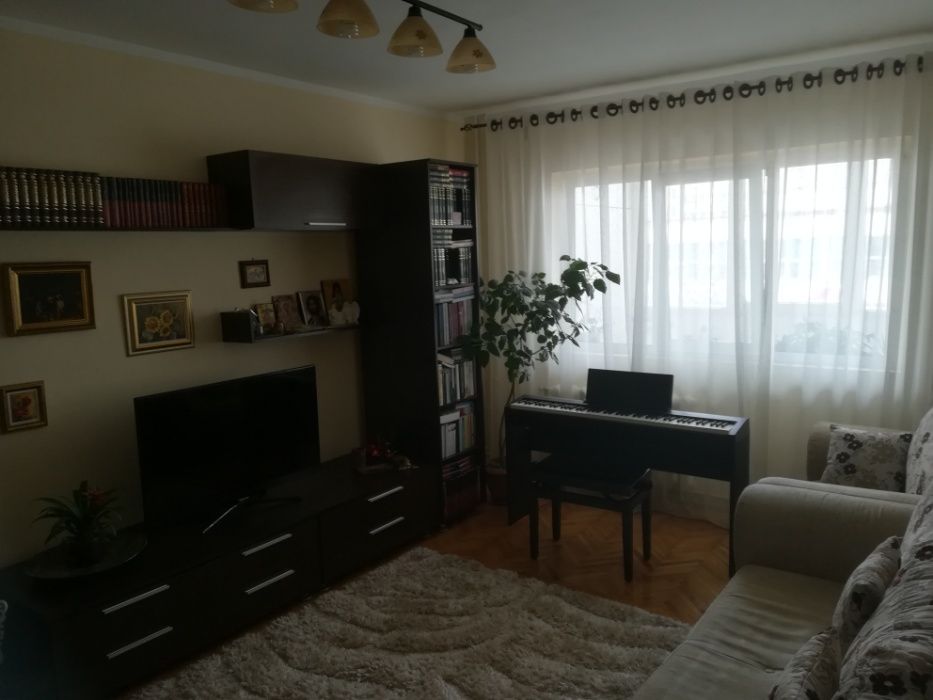 Vând apartament