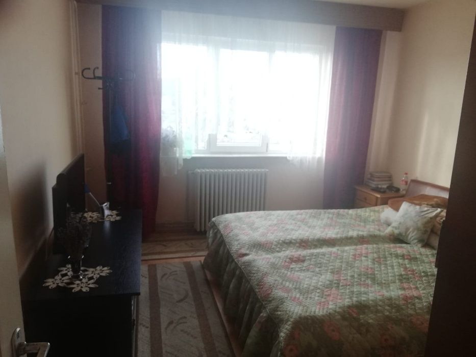 Vând apartament 4 camere