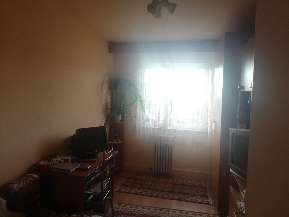 Vând apartament 4 camere