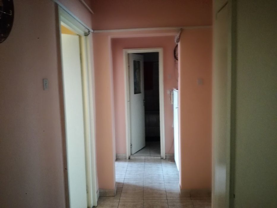 Vând apartament 4 camere